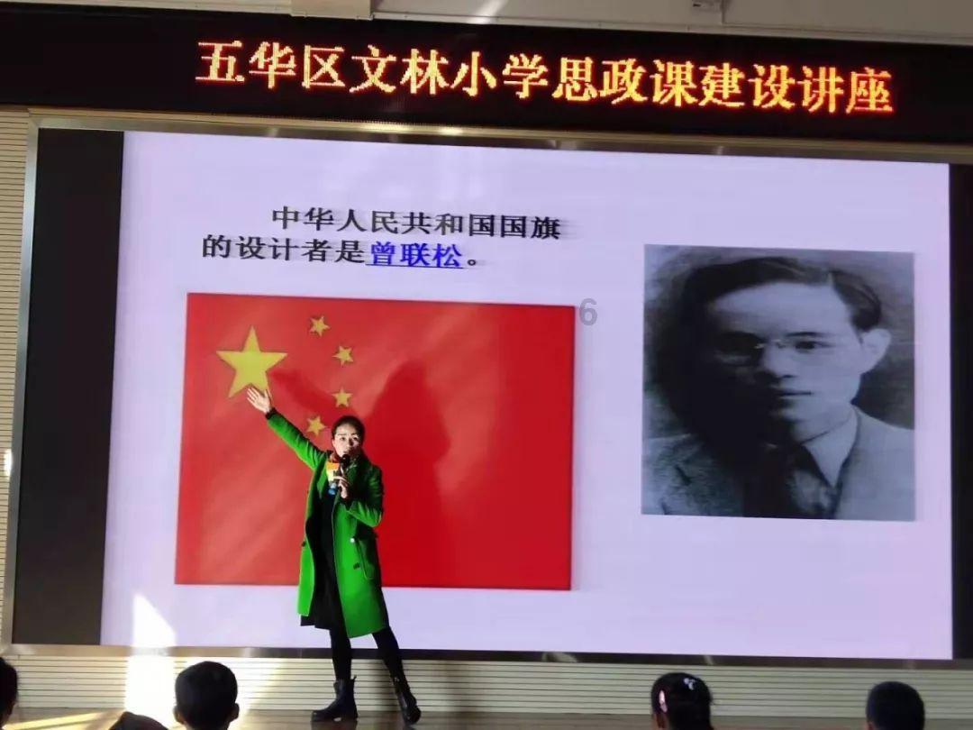 豆娃踢足球